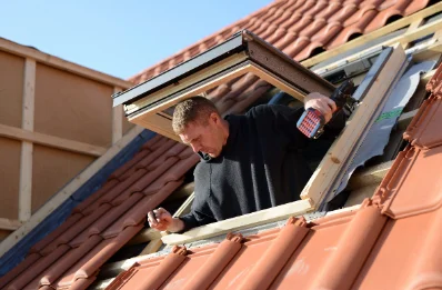 Pose de fenêtres de toit Velux au Castellard-Mélan